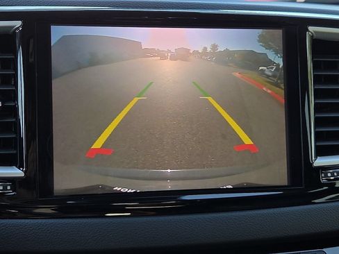 Used 2022 Chrysler Pacifica Touring-L FWD image 17