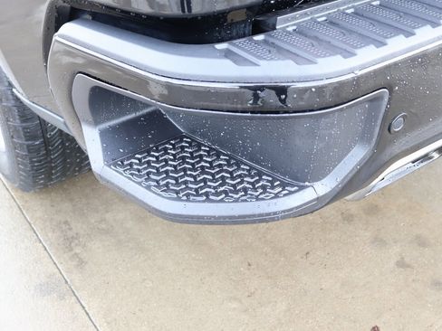 Used 2019 Chevrolet Silverado 1500 High Country w/ Z71 Off-Road Package image 32