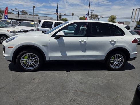 Used 2016 Porsche Cayenne S w/ Premium Package AWD/4WD image 3
