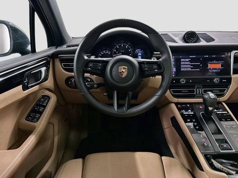 Certified 2025 Porsche Macan AWD/4WD image 23