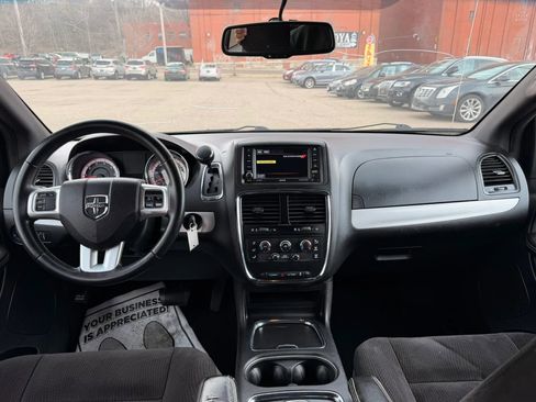Used 2014 Dodge Grand Caravan SXT w/ UConnect Hands-Free Group image 9