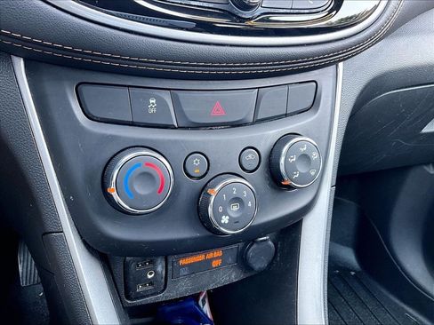 Used 2021 Chevrolet Trax LT w/ Driver Confidence Package AWD/4WD image 26
