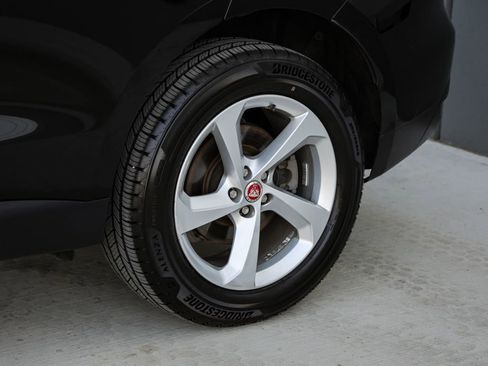 Used 2020 Jaguar F-PACE Premium image 34