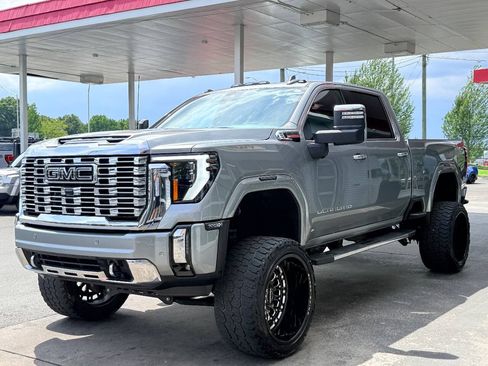 Used 2024 GMC Sierra 2500 Denali w/ Denali Reserve Package AWD/4WD image 6