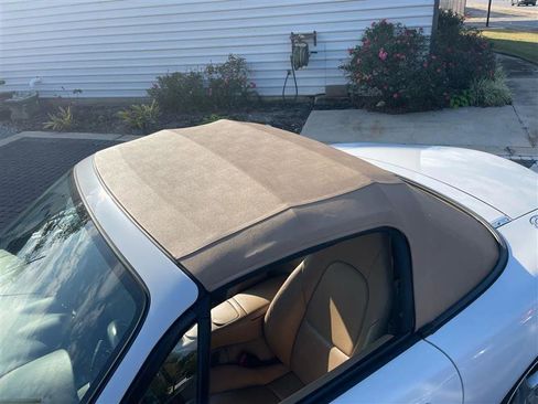 Used 2002 MAZDA MX-5 Miata Convertible 2D image 9