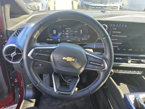 Used 2025 Chevrolet Equinox EV LT w/ Convenience Package image 9