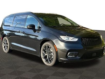 Used 2022 Chrysler Pacifica Touring-L w/ S Appearance Package
