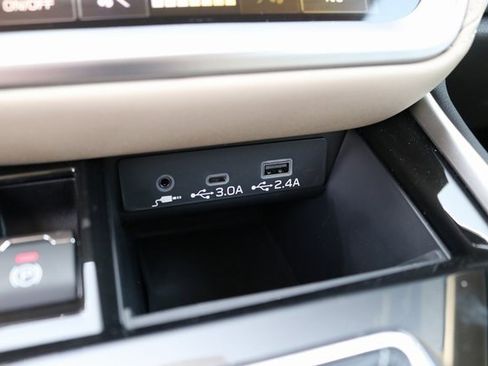 Used 2025 Subaru Outback Premium image 31