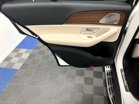 Used 2022 Mercedes-Benz GLE 350 4MATIC w/ AMG Line Exterior image 9