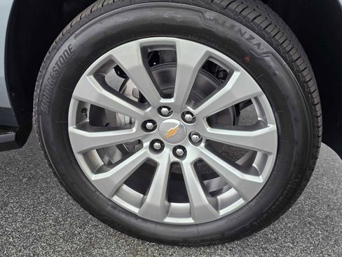 New 2025 Chevrolet Suburban Premier image 9