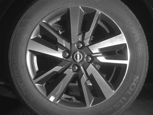 Used 2025 Nissan Versa SV image 14