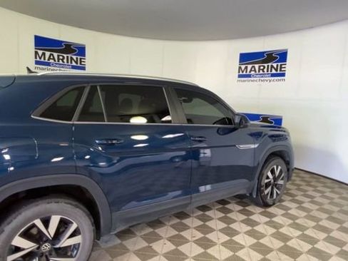 Used 2022 Volkswagen Atlas Cross Sport SE image 2