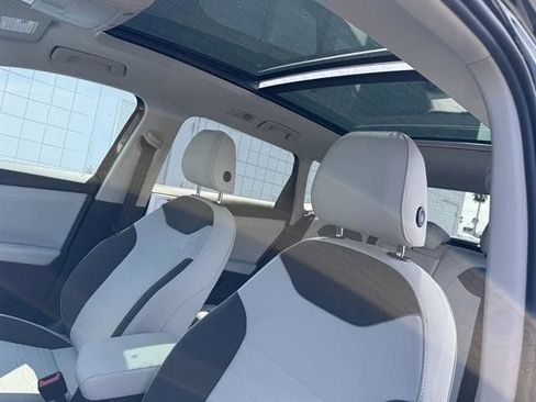 New 2025 Volkswagen Taos SE image 17