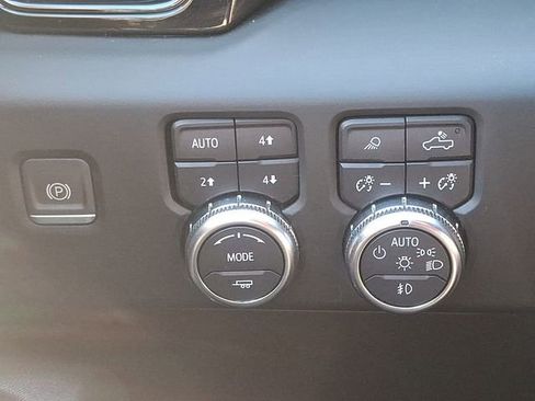 Used 2022 GMC Sierra 1500 AT4 w/ AT4 Premium Package image 24