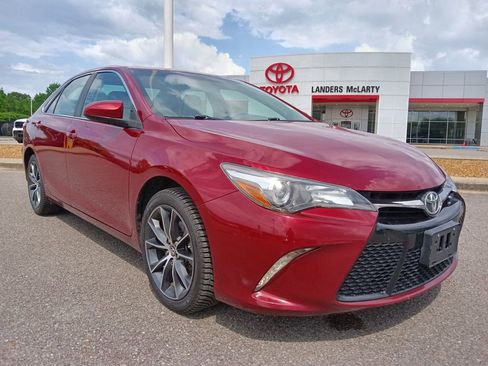 Used 2017 Toyota Camry XSE w/ Moonroof Package FWD image 1