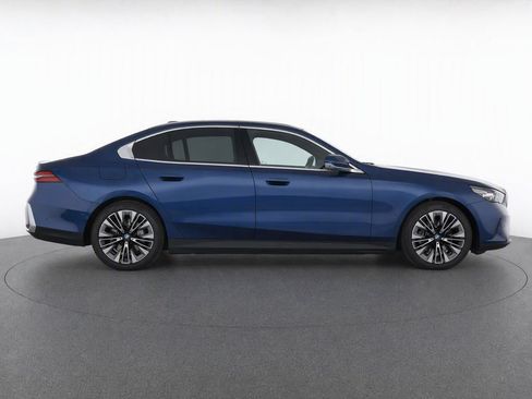 Used 2026 BMW 530i RWD image 2
