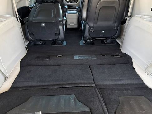 Used 2024 Chrysler Pacifica Limited FWD image 18