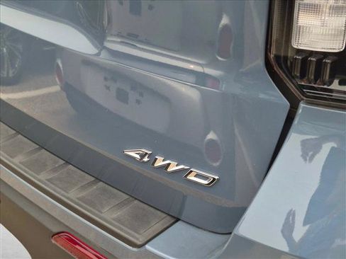 Used 2025 Ford Explorer Active AWD/4WD image 11