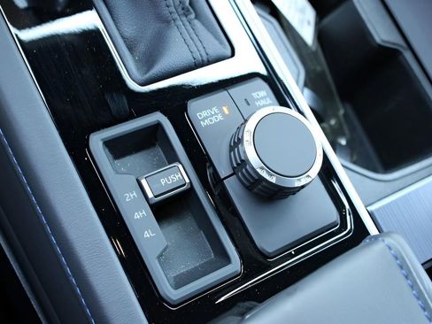 Used 2025 Toyota Tundra Platinum image 17