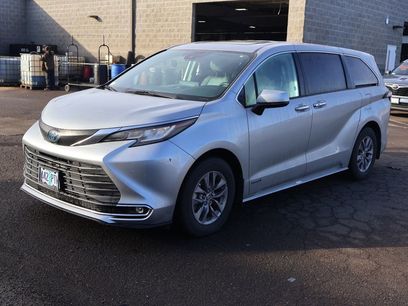 Used 2021 Toyota Sienna XLE