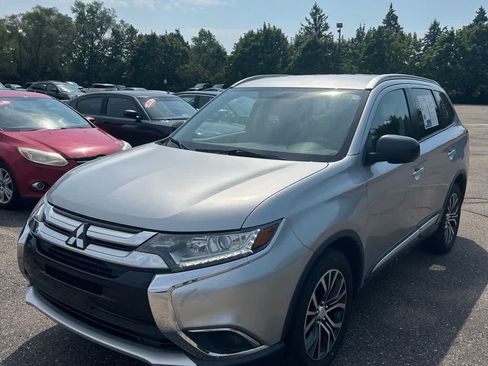 Used 2018 Mitsubishi Outlander ES AWD/4WD image 1