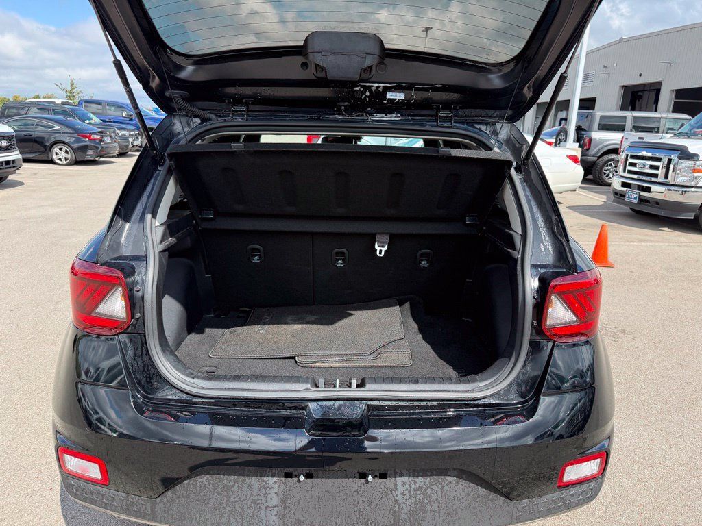 Used 2025 Hyundai Venue SE FWD image 20
