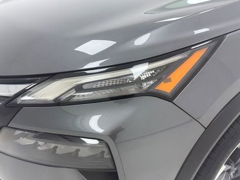 Used 2024 Nissan Rogue SV FWD image 6