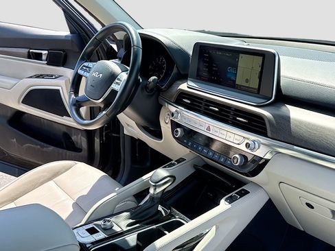 Used 2022 Kia Telluride EX w/ EX Premium Package FWD image 5