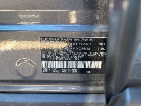 Used 2022 Toyota RAV4 XLE Premium image 14