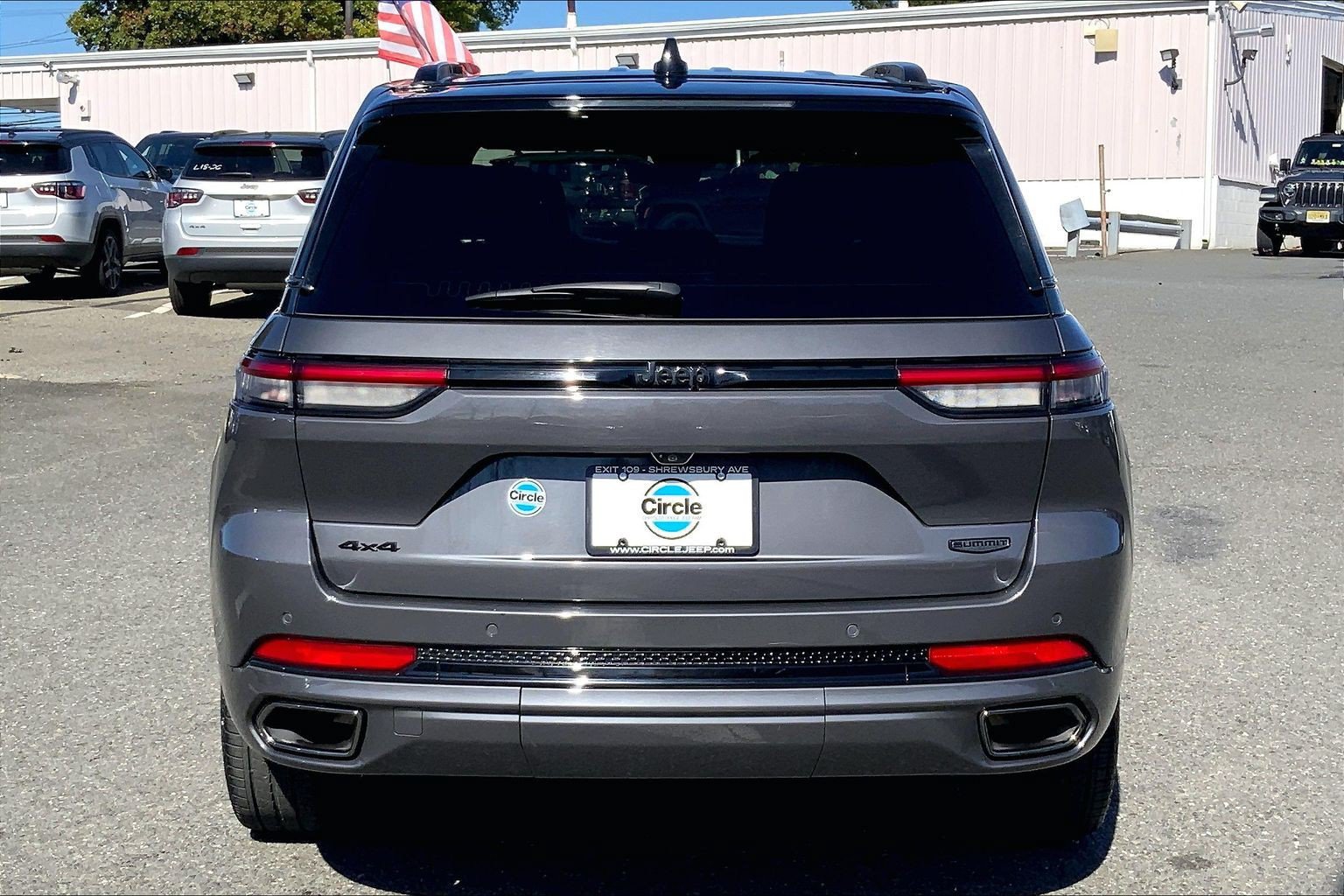 Certified 2025 Jeep Grand Cherokee Summit w/ Obsidian Package AWD/4WD image 4