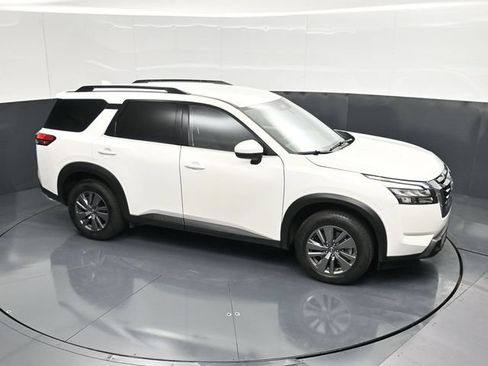 Used 2025 Nissan Pathfinder SV FWD image 49