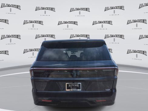 New 2026 Lincoln Navigator L Reserve AWD/4WD image 4