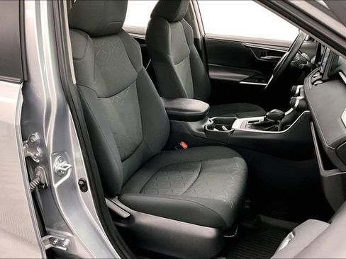 Used 2021 Toyota RAV4 XLE image 8