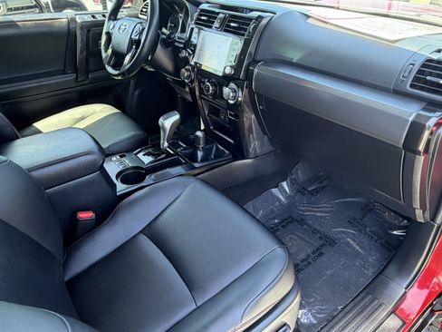 Certified 2024 Toyota 4Runner TRD Off-Road Premium w/ Moonroof Package AWD/4WD image 9