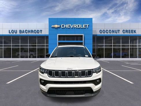 Used 2024 Jeep Compass Latitude AWD/4WD image 3