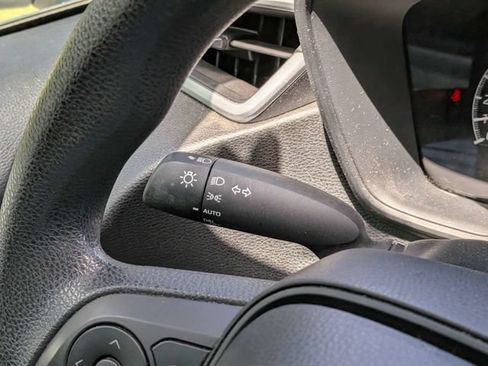 Used 2020 Toyota Corolla LE FWD image 19