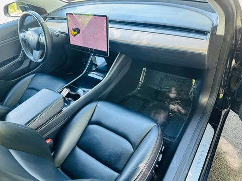 Used 2018 Tesla Model 3 Mid Range RWD image 10