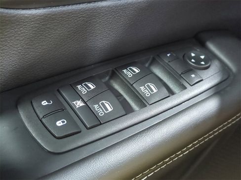 New 2026 Chrysler Pacifica Select image 25