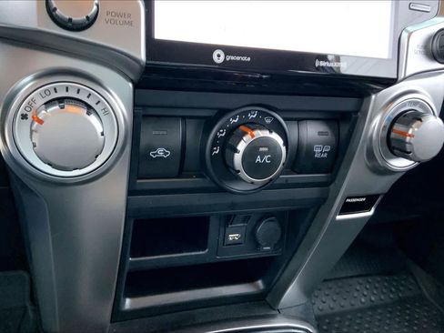 Used 2024 Toyota 4Runner SR5 image 31