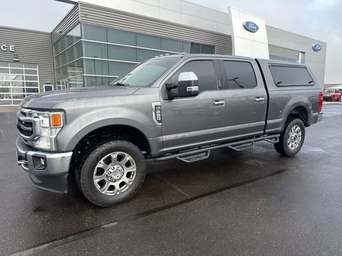 Used 2022 Ford F250 Lariat w/ Chrome Package image 2