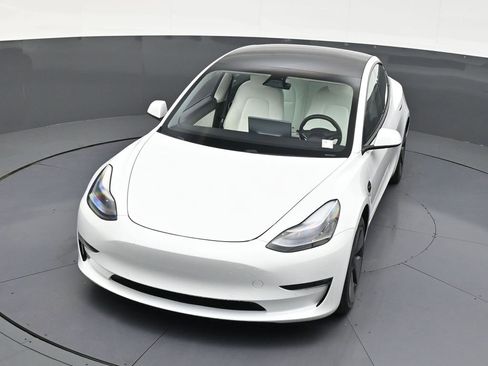 Used 2021 Tesla Model 3 Long Range image 18