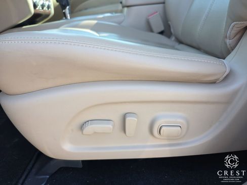 Used 2020 Nissan Pathfinder Platinum FWD image 10