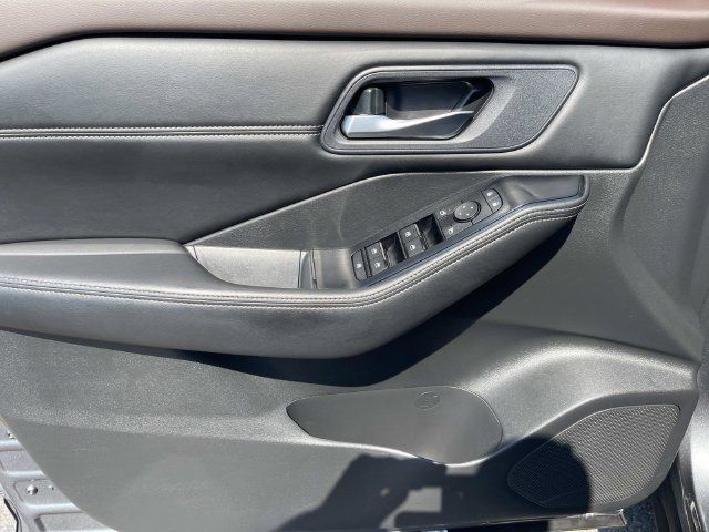 Used 2023 Nissan Rogue SV w/ SV Premium B Package AWD/4WD image 26