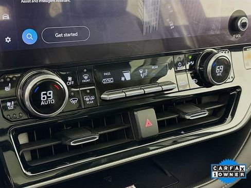 Used 2023 Toyota Highlander Platinum image 16