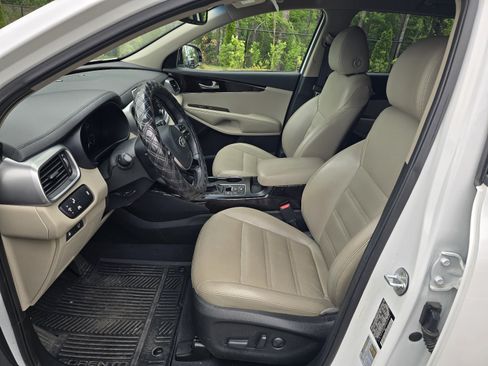 Used 2019 Kia Sorento EX AWD/4WD image 13
