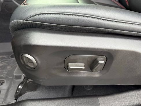 Used 2025 Jeep Wrangler Unlimited Rubicon image 12