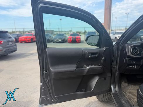 Used 2023 Toyota Tacoma TRD Off-Road w/ TRD Premium Off Road Package AWD/4WD image 10