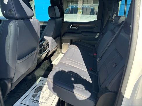 Used 2024 Chevrolet Silverado 1500 High Country w/ High Country Premium Package AWD/4WD image 12