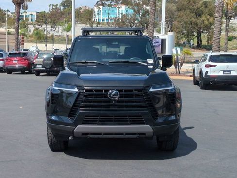 Used 2024 Lexus GX 550 AWD/4WD image 2