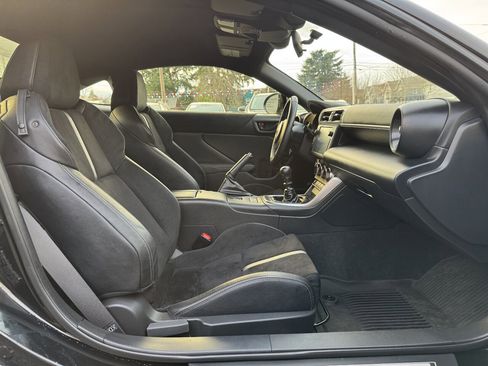 Used 2024 Toyota GR86 Premium image 17
